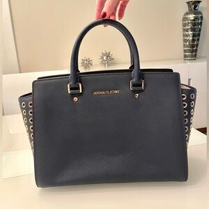 Brand New Micheal Kors LG TZ Satchel in navy
